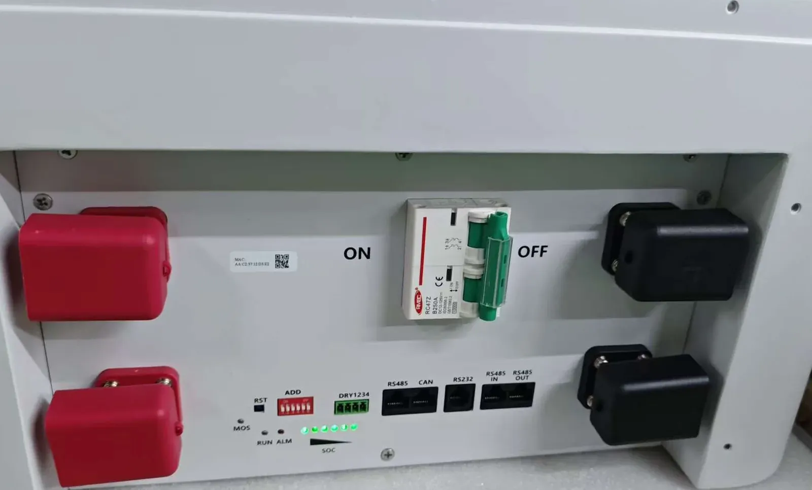 Battery front panel with quick-connect terminals, ON/OFF breaker, RS485 / CAN / RS232 ports, and SOC indicator